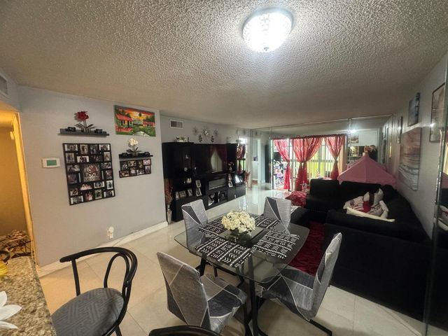 6575 W Oakland Park Boulevard, Lauderhill, FL 33313