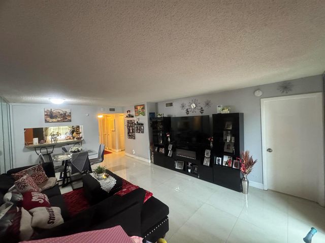 6575 W Oakland Park Boulevard, Lauderhill, FL 33313