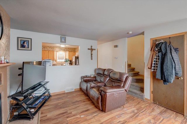 5302 Williamsburg Way, Fitchburg, WI 53719