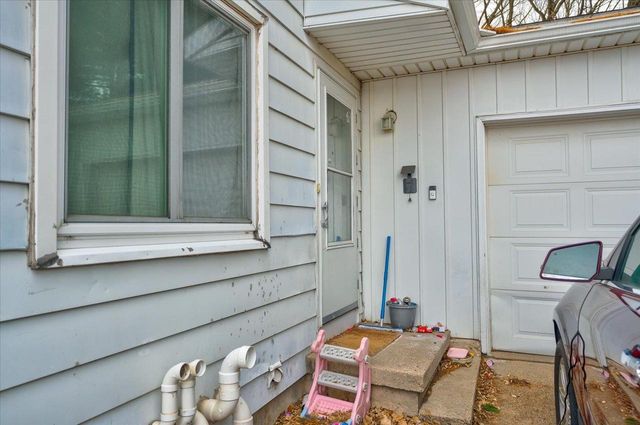 5302 Williamsburg Way, Fitchburg, WI 53719