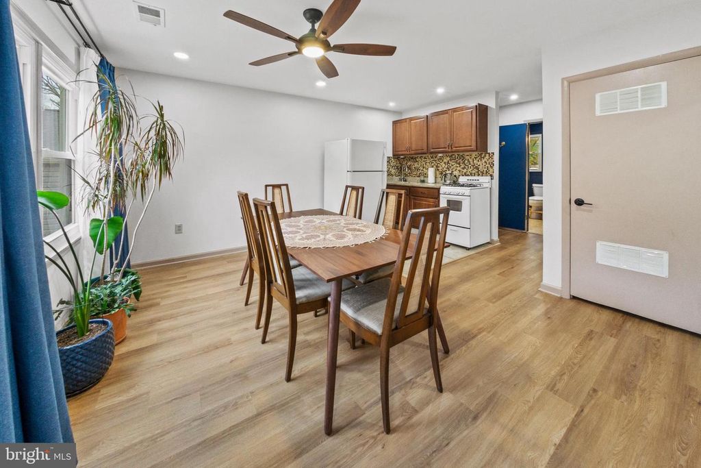 Image 27 of property listing at 5909 BERWYN, Berwyn Heights, MD 20740