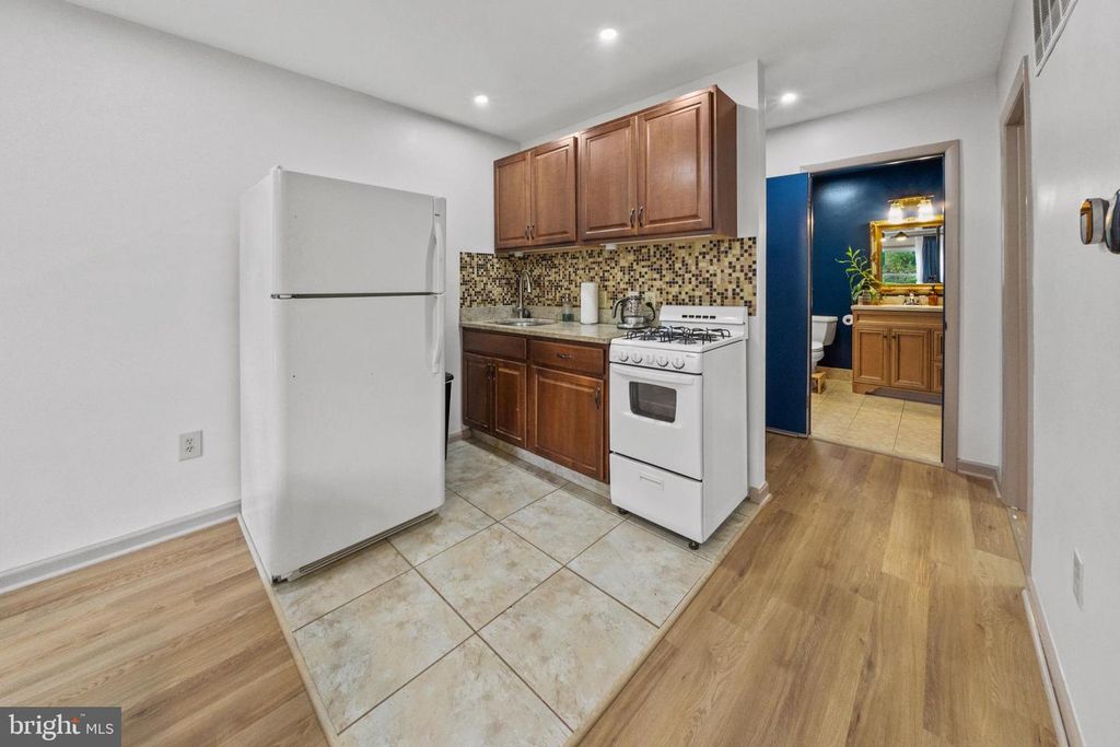 Image 29 of property listing at 5909 BERWYN, Berwyn Heights, MD 20740