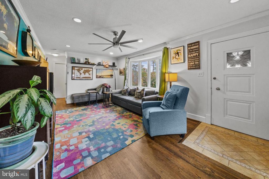 Image 4 of property listing at 5909 BERWYN, Berwyn Heights, MD 20740