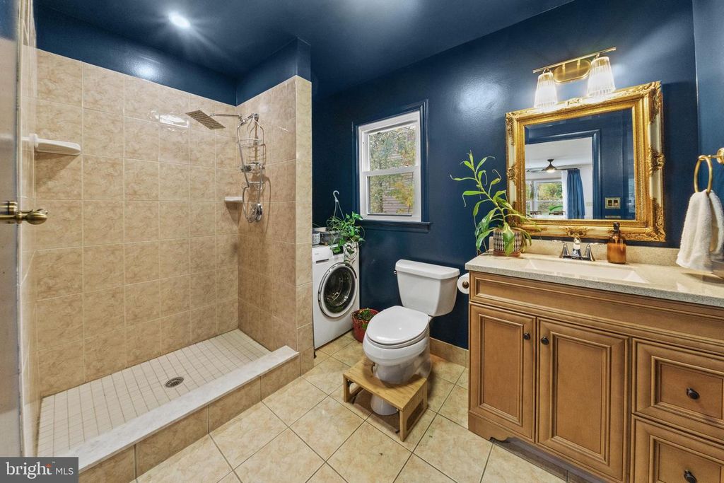 Image 33 of property listing at 5909 BERWYN, Berwyn Heights, MD 20740