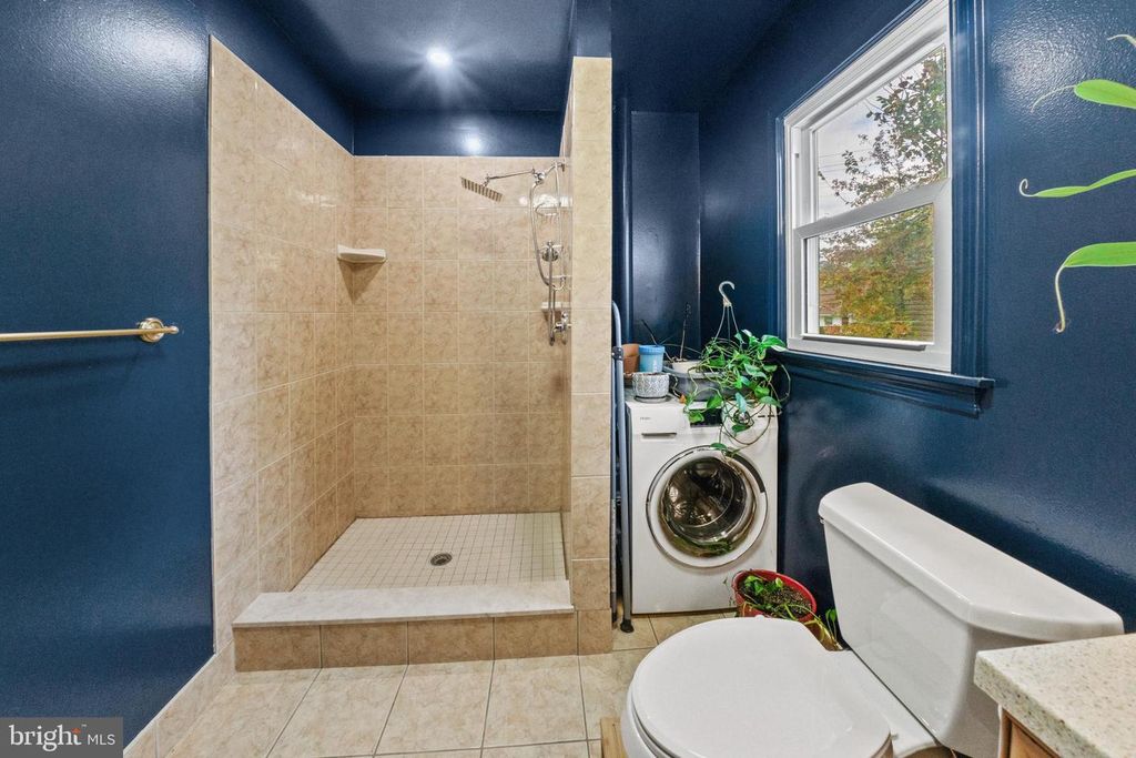 Image 34 of property listing at 5909 BERWYN, Berwyn Heights, MD 20740