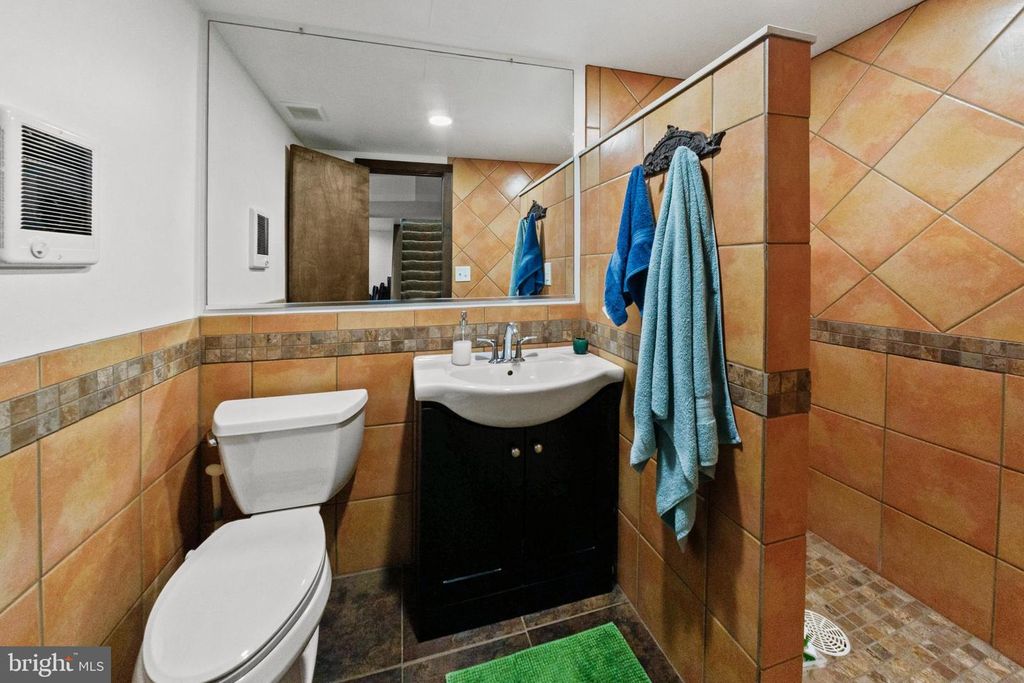 Image 39 of property listing at 5909 BERWYN, Berwyn Heights, MD 20740