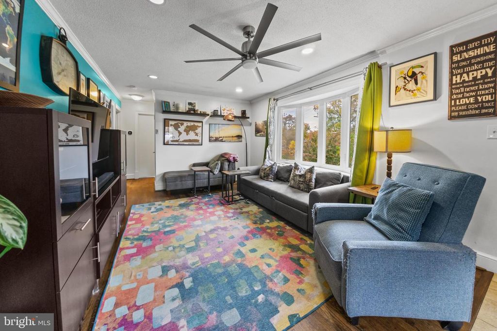 Image 5 of property listing at 5909 BERWYN, Berwyn Heights, MD 20740