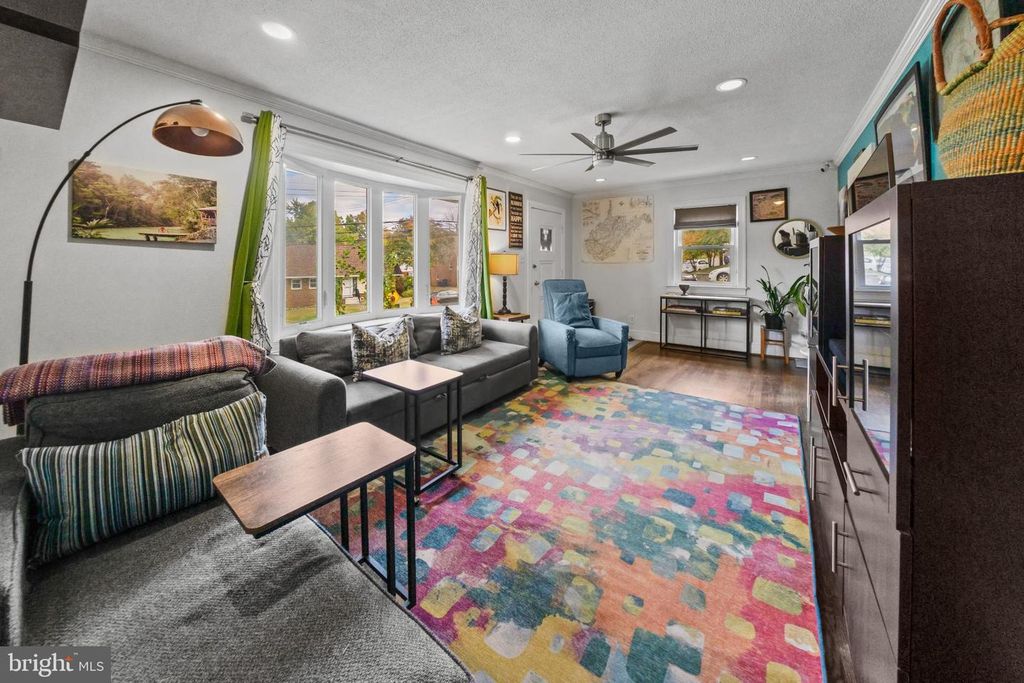 Image 6 of property listing at 5909 BERWYN, Berwyn Heights, MD 20740