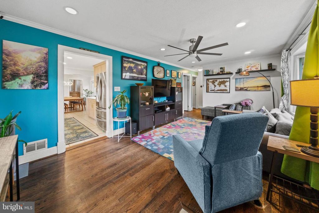 Image 8 of property listing at 5909 BERWYN, Berwyn Heights, MD 20740