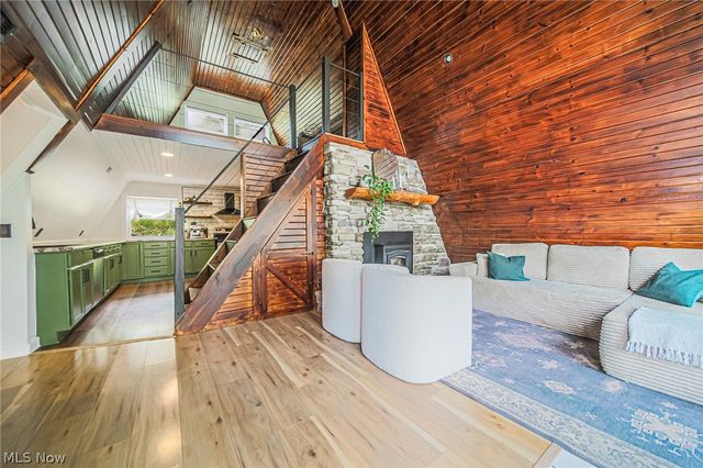 2317 Goshen Hill Road SE, New Philadelphia, OH 44663