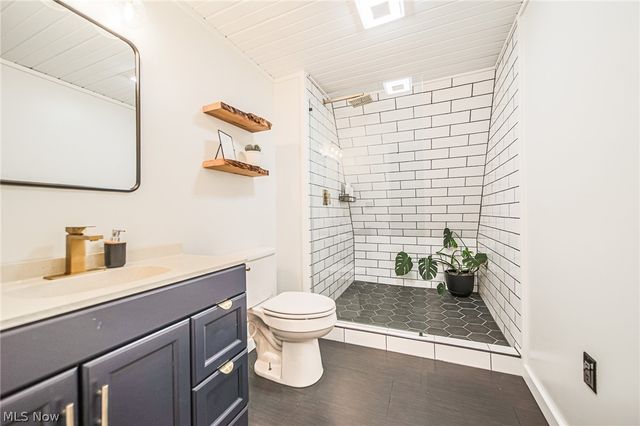 2317 Goshen Hill Road SE, New Philadelphia, OH 44663