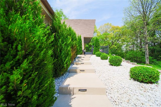 2317 Goshen Hill Road SE, New Philadelphia, OH 44663