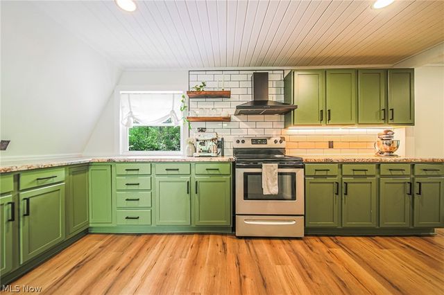 2317 Goshen Hill Road SE, New Philadelphia, OH 44663