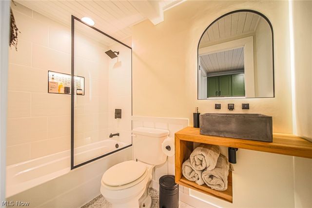 2317 Goshen Hill Road SE, New Philadelphia, OH 44663