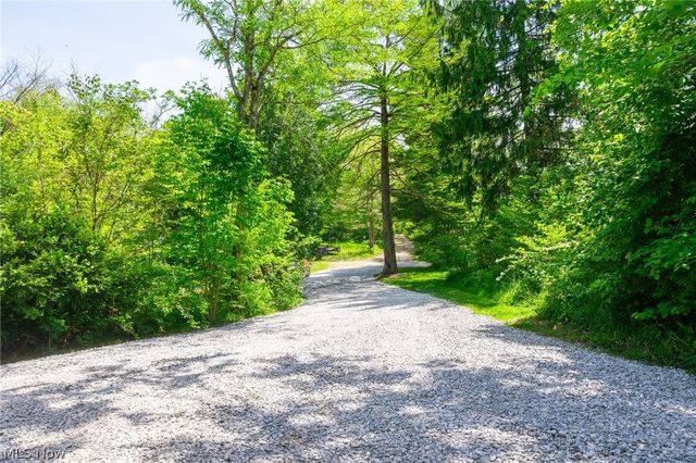 2317 Goshen Hill Road SE, New Philadelphia, OH 44663