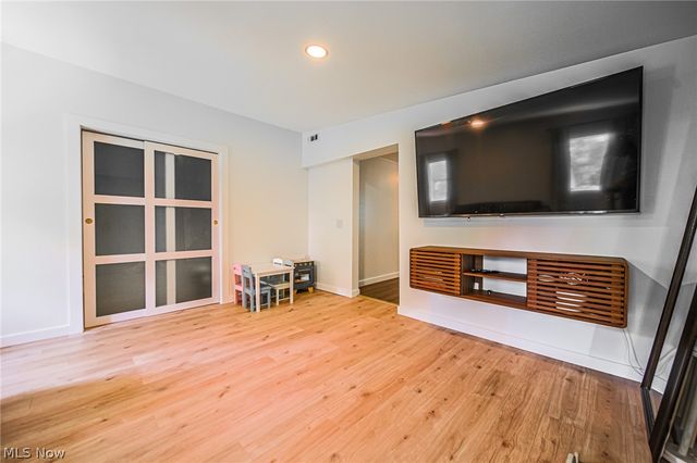 2317 Goshen Hill Road SE, New Philadelphia, OH 44663