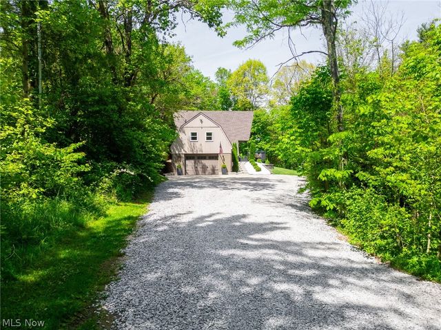 2317 Goshen Hill Road SE, New Philadelphia, OH 44663