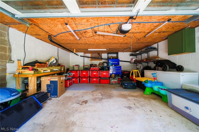 2317 Goshen Hill Road SE, New Philadelphia, OH 44663