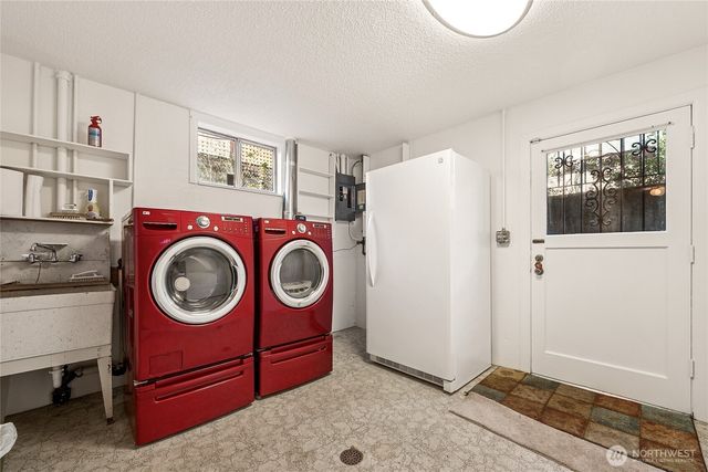 605 Louviers Avenue, Dupont, WA 98327