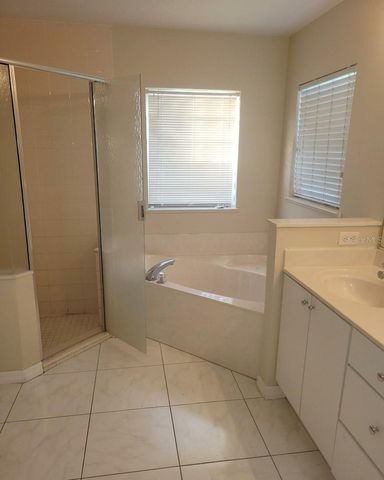 4650 NE 16TH PLACE, Ocala, FL 34470