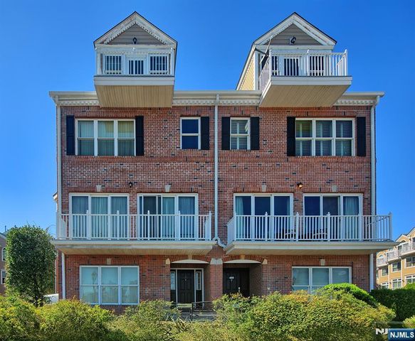 470 Buffalo Court, West New York, NJ 07093