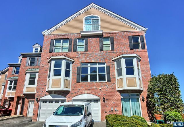 470 Buffalo Court, West New York, NJ 07093