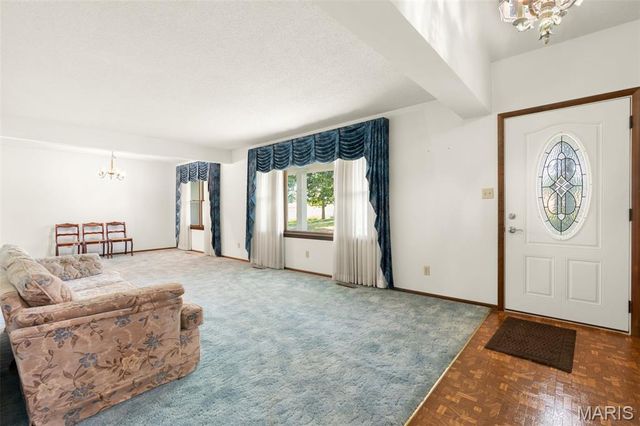 3810 Sunny Road, Washington, MO 63090