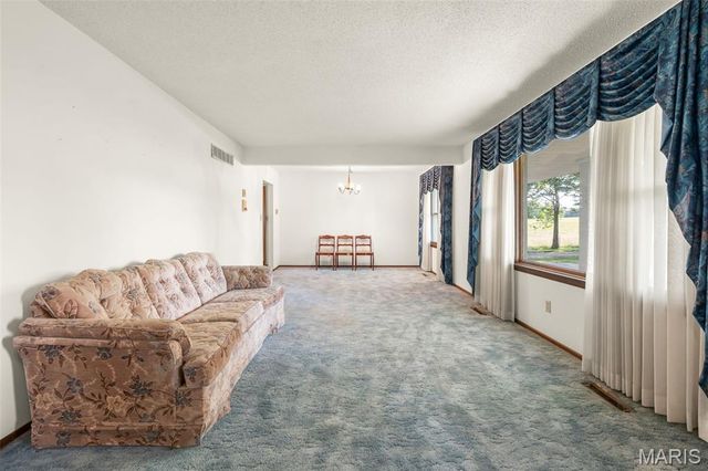 3810 Sunny Road, Washington, MO 63090