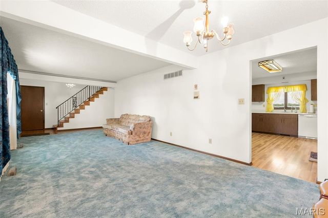 3810 Sunny Road, Washington, MO 63090