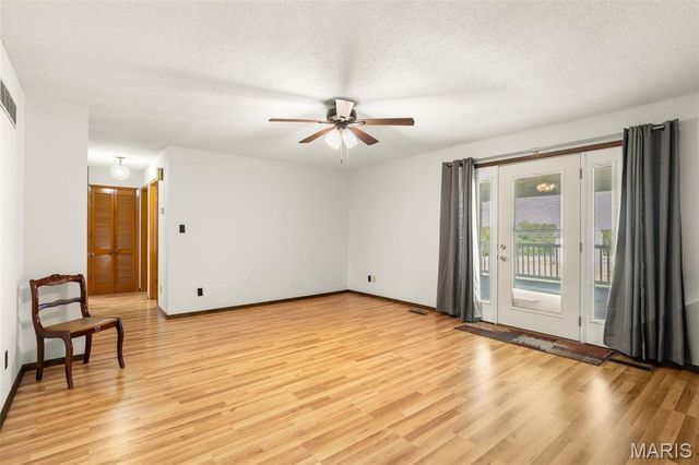 3810 Sunny Road, Washington, MO 63090
