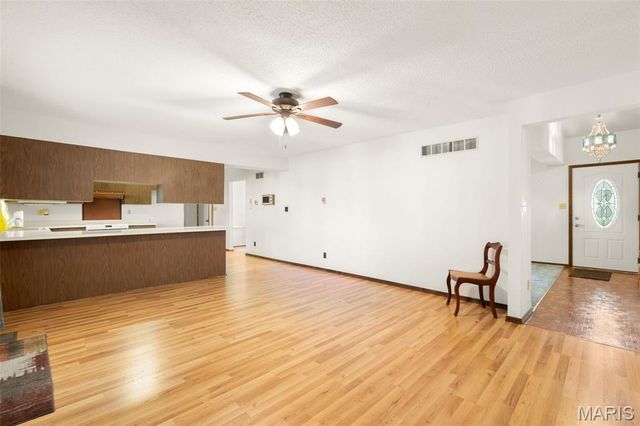 3810 Sunny Road, Washington, MO 63090