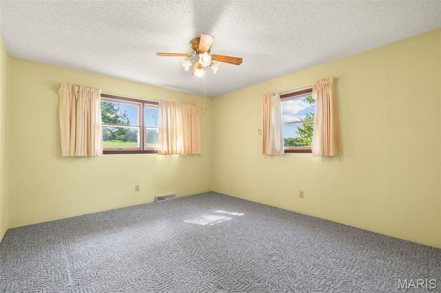 3810 Sunny Road, Washington, MO 63090