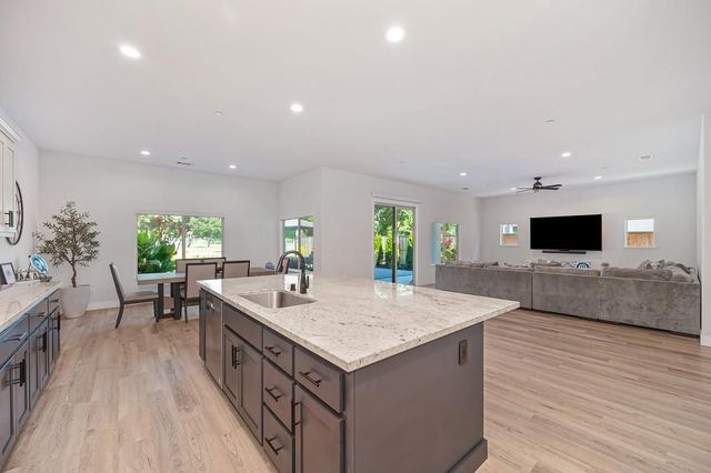 10886 St Moritz Cir, Stockton, CA 95209