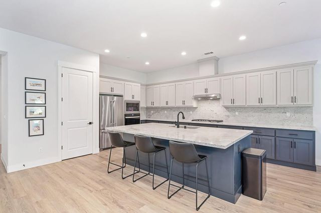 10886 St Moritz Cir, Stockton, CA 95209