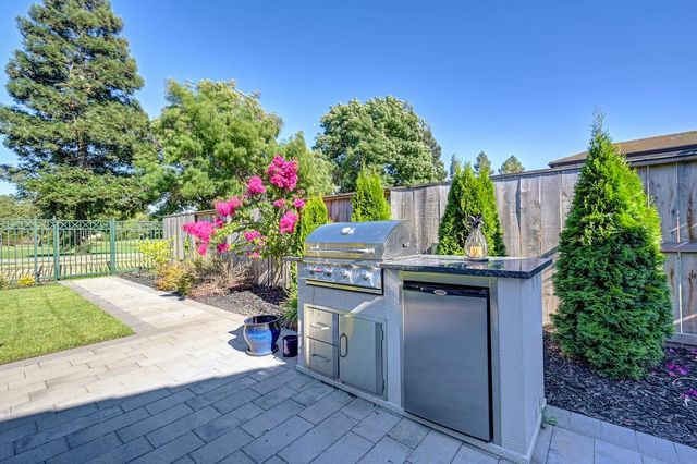 10886 St Moritz Cir, Stockton, CA 95209