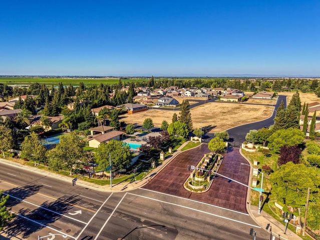 10886 St Moritz Cir, Stockton, CA 95209