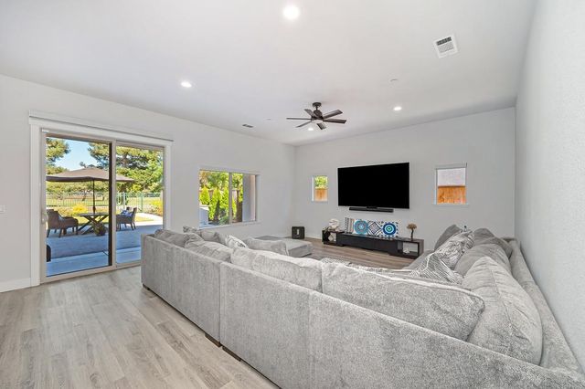 10886 St Moritz Cir, Stockton, CA 95209