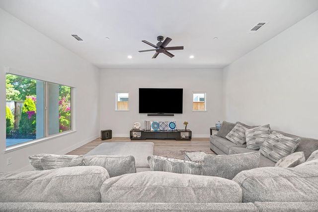 10886 St Moritz Cir, Stockton, CA 95209