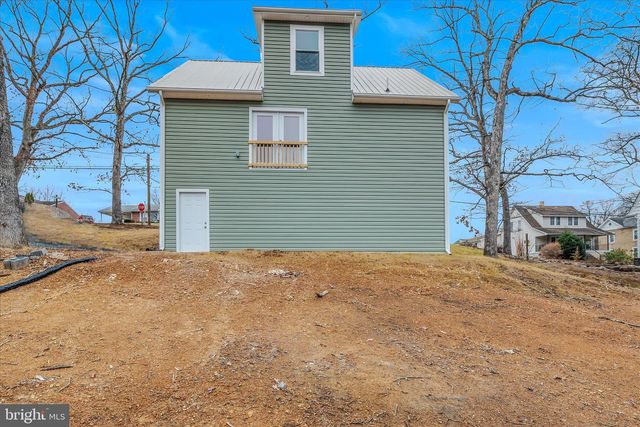 15 HILLTOP STREET, Berkeley Springs, WV 25411