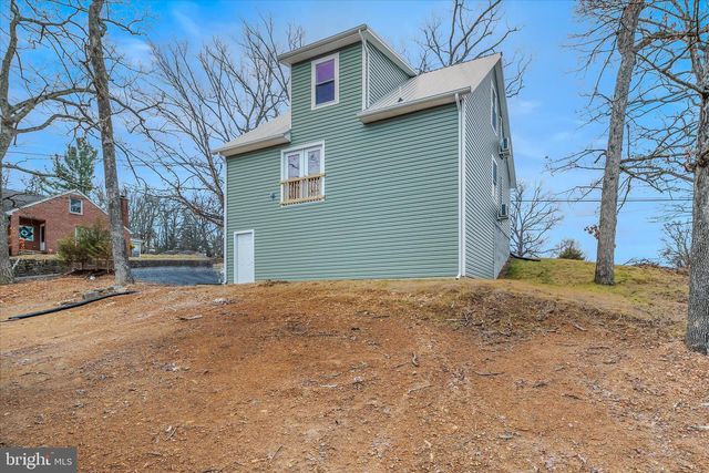 15 HILLTOP STREET, Berkeley Springs, WV 25411
