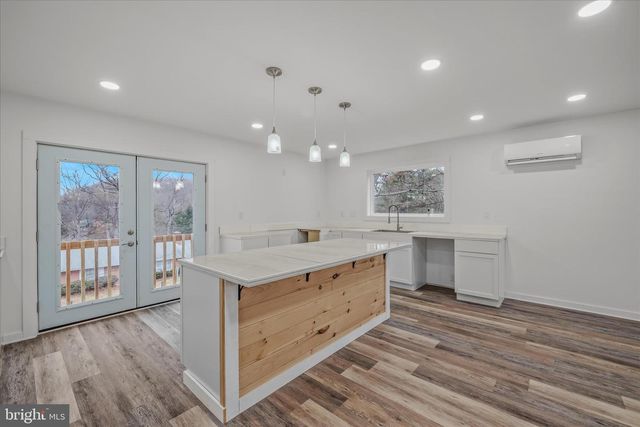 15 HILLTOP STREET, Berkeley Springs, WV 25411