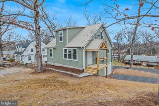 15 HILLTOP STREET, Berkeley Springs, WV 25411