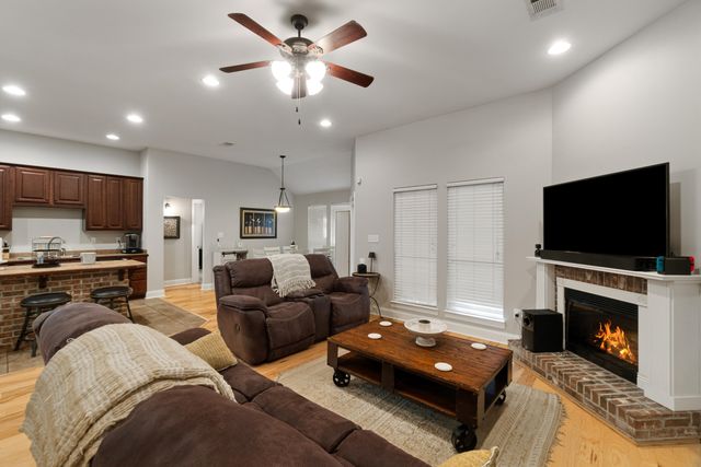 53 S Bridle Bend, Hattiesburg, MS 39402