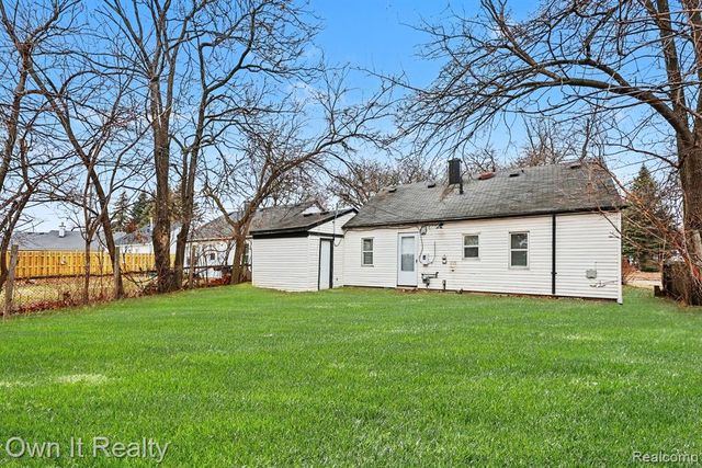 10821 Albany Street, Oak Park, MI 48237