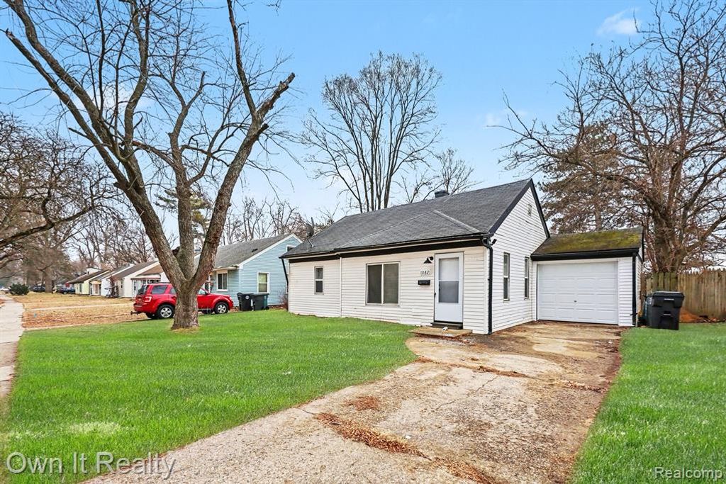 10821 Albany Street, Oak Park, MI 48237