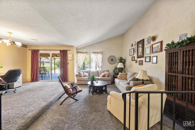 7109 School House Lane, Bakersfield, CA 93309