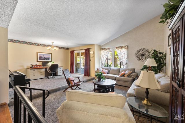 7109 School House Lane, Bakersfield, CA 93309