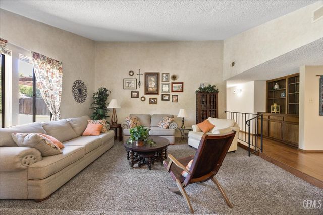 7109 School House Lane, Bakersfield, CA 93309