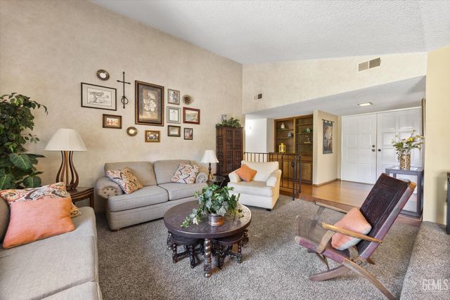 7109 School House Lane, Bakersfield, CA 93309