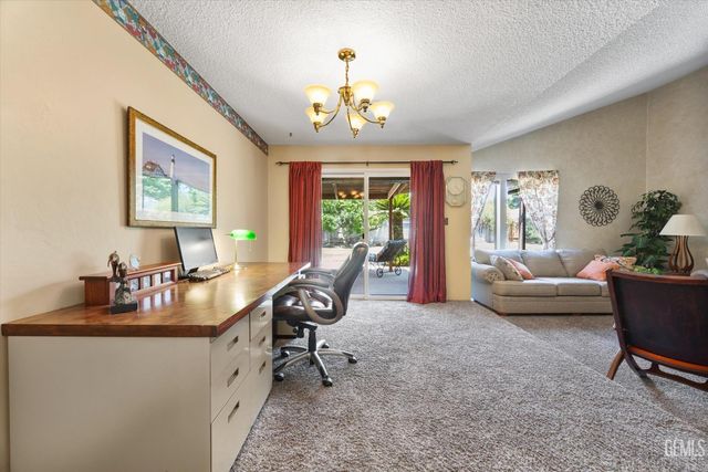 7109 School House Lane, Bakersfield, CA 93309